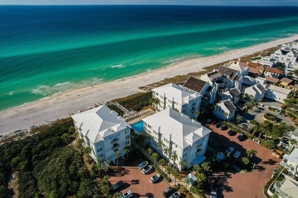 Lagoon Lounge 3 Bedroom Condo by RedAwning view 4