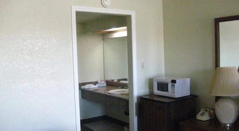 Barstow Vacations - Desert Inn Motel - Property Image 5