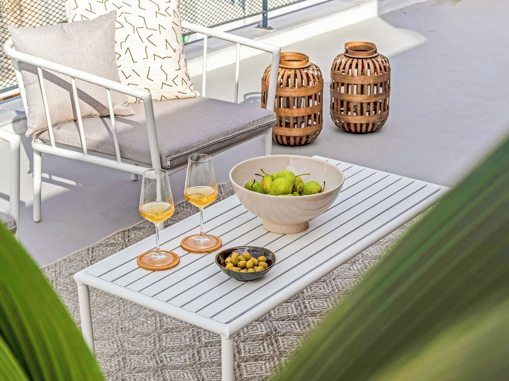 Sanders Solemare - Cute Studio With Balcony