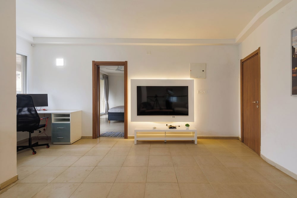 Skyline Haven by Red Olive4bhk30mins Airport