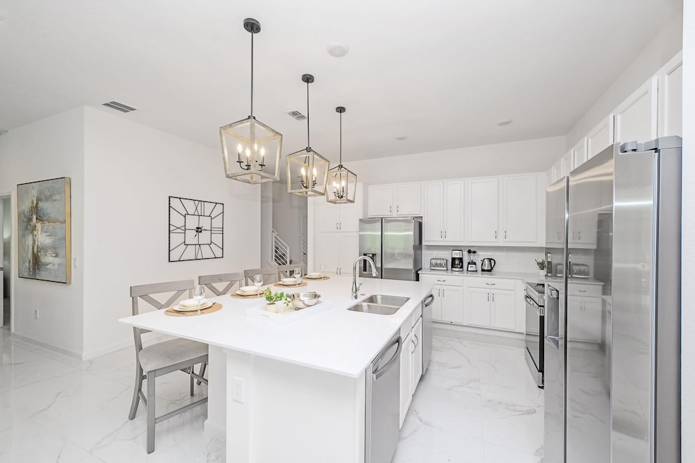 Upstay Luxury Resort Home w Pool & Patiosleeps 26