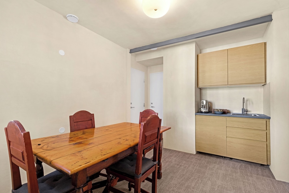 Central Guest House - Private Bathroom