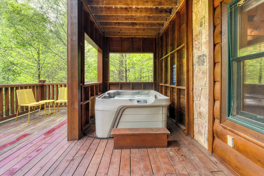Yesteryear by Avantstay Hot Tub, 360 Deck Views and Game Room Easy Access