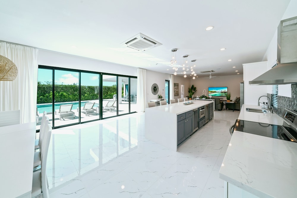 Sun Lux Villas