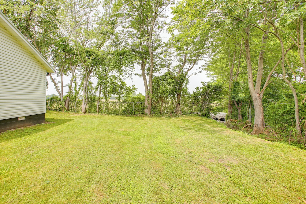 1/2 Mi to Kentucky Downs: Franklin Home w/ Patio!