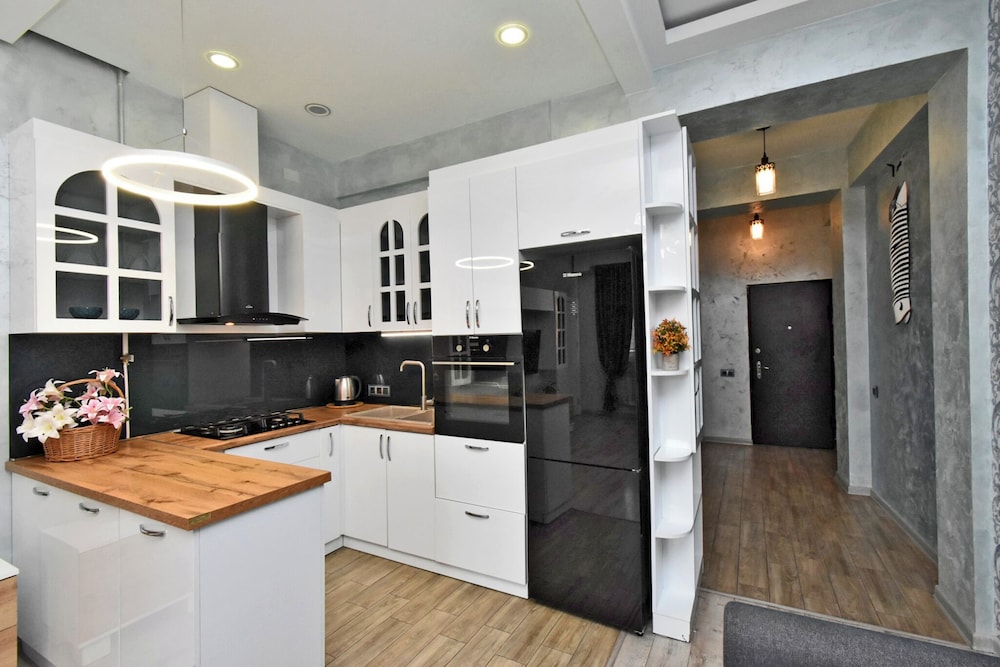 Teryan street apartment on 5 floor