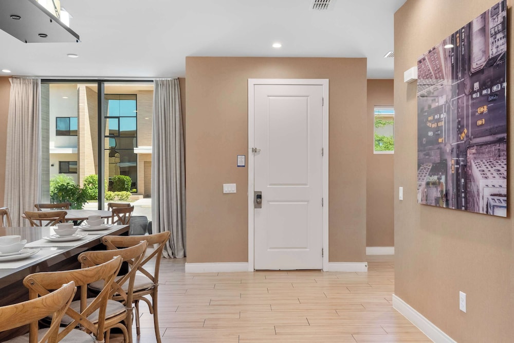 Chic Disney Villa Stunning Patio, Resort Amenities & Minutes From Parks