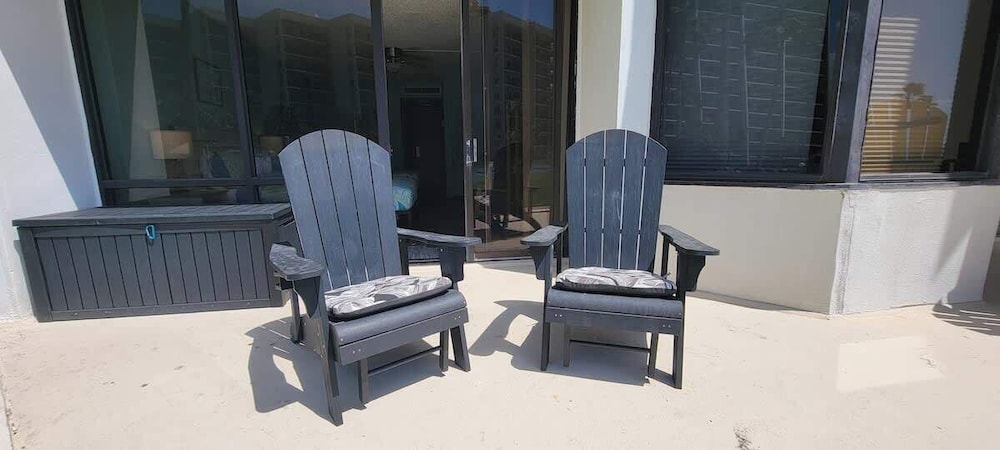 Beachfront Hotspot - New Furnishings - Pool - 1st Floor