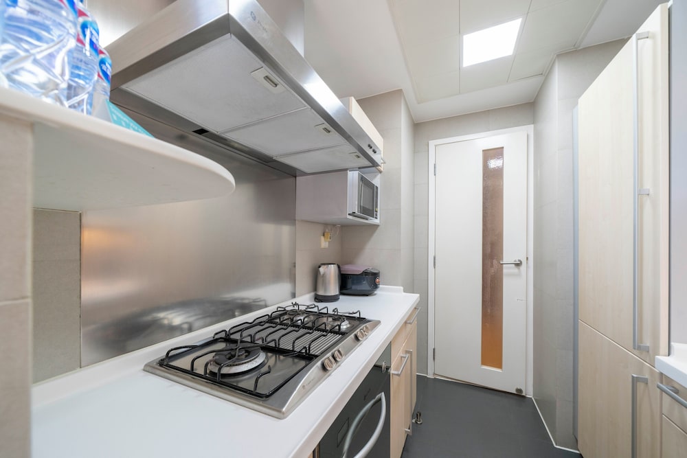 Tyms Cozy 2BR 1BA Apt Near Metro