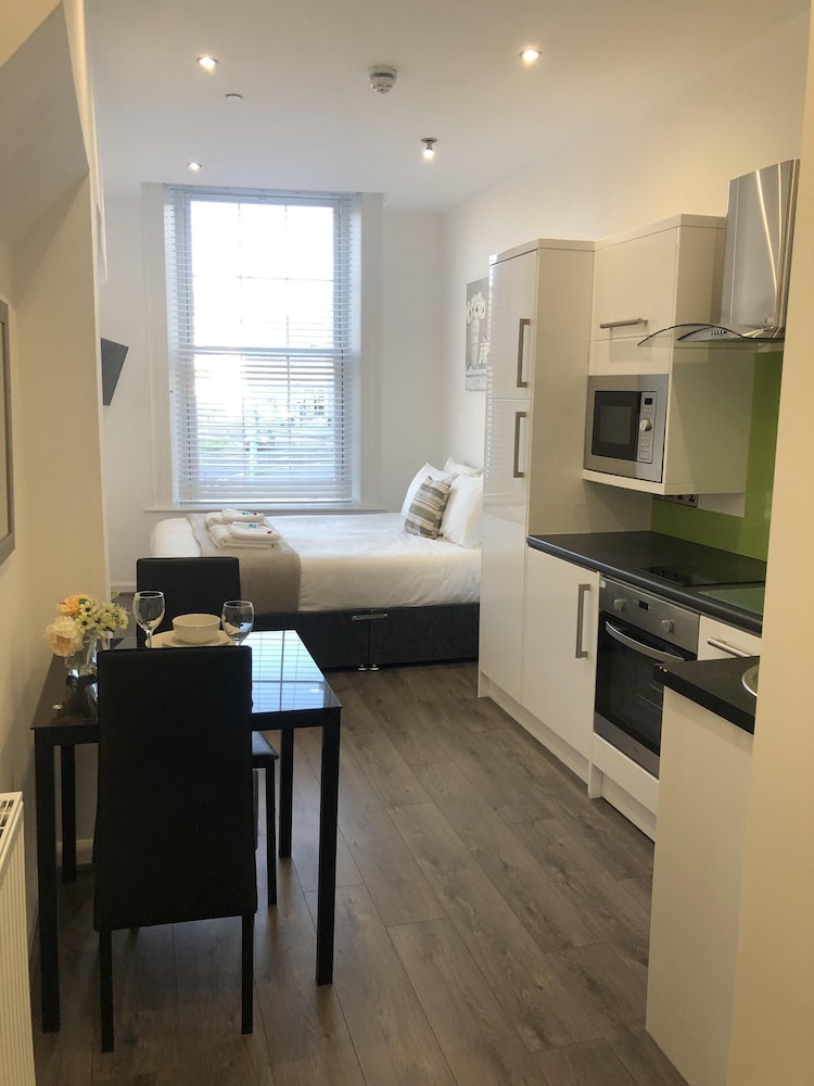 Fox House, Studio Apartments