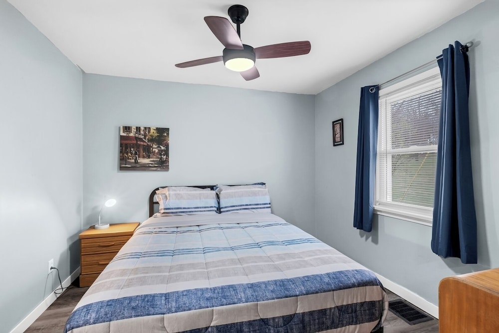 Cozy 2BR Home: With Lake Access & Work Space