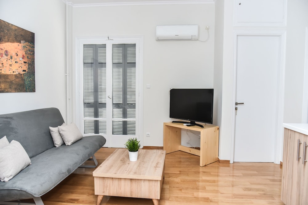 Warm Apartment at Exarchia 1 bed 2 pers