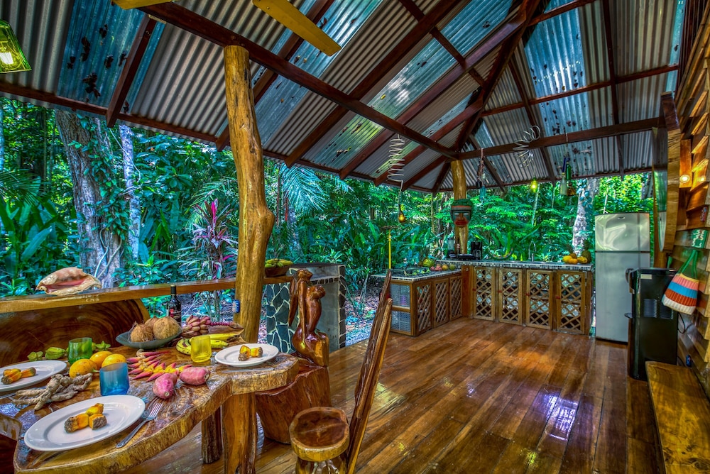 Congo Bongo EcoVillage Costa Rica