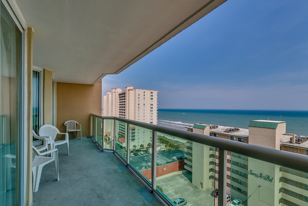 Malibu Pointe by Condo-World