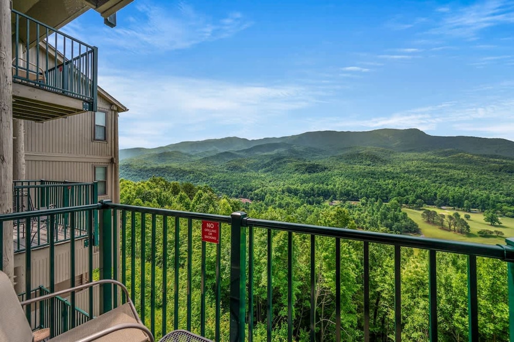 Sleeps 6 Indoor Pool Hot Tub Mountain Views