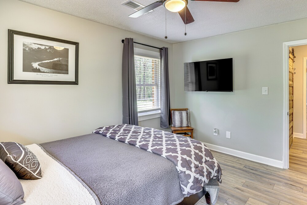Fall & Football Vibes: Titus Retreat w/ Game Room