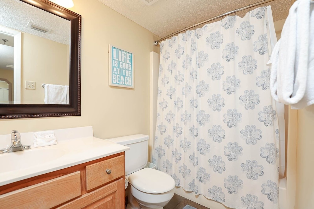 Phoenix Iii 3058 2 Bedroom Condo