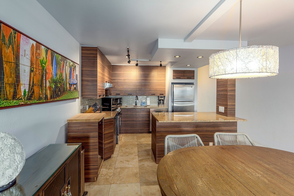 Kamaole Sands 10-403 - Stunning Renovation - Penthouse Level - Split AC - Look!
