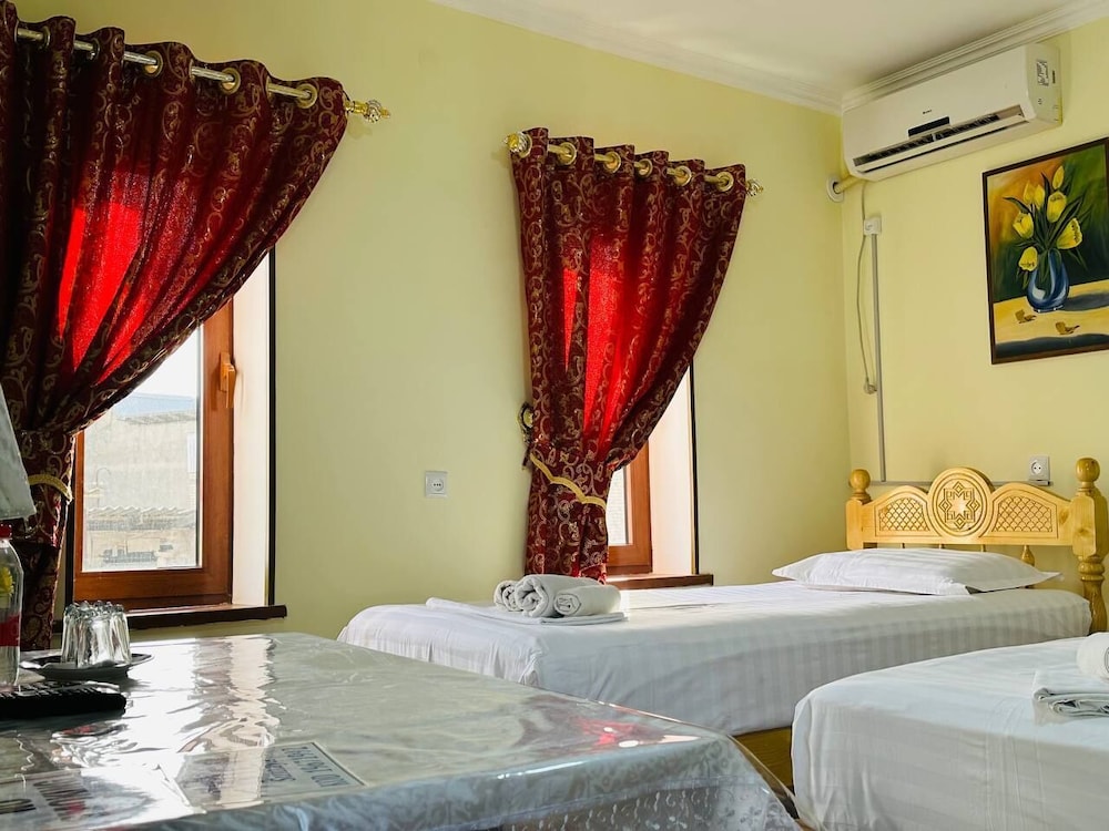 Family Guest House Parivash