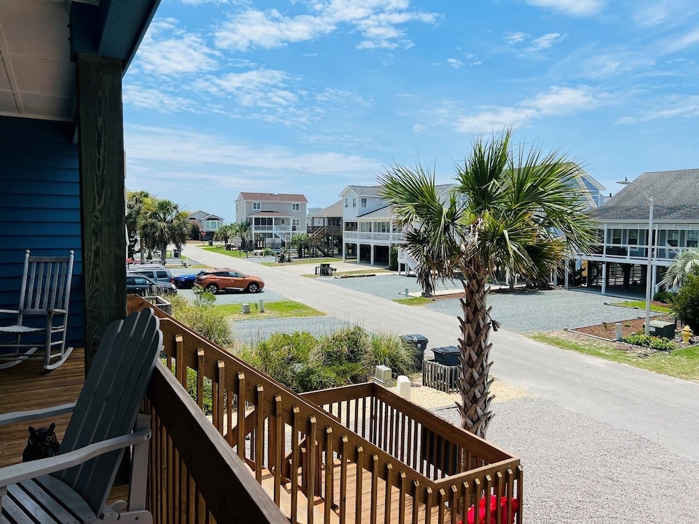 Tradewinds 4 Bedroom Home by RedAwning
