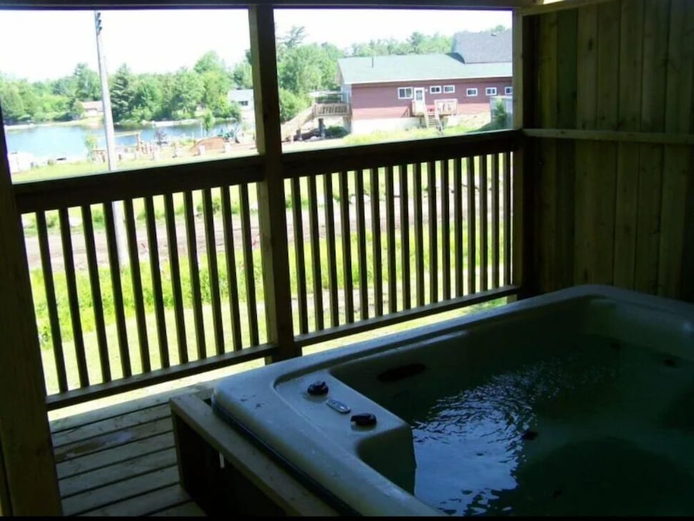 Ahmic Lake Resort
