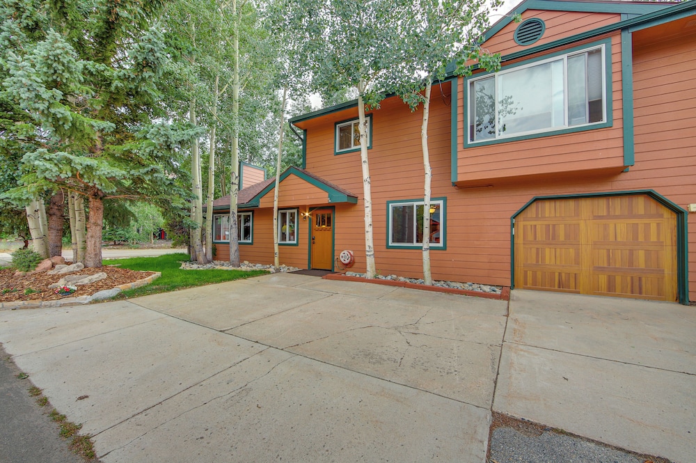 Walk to Ski Shuttle: Dtwn Frisco Gem w/ Fireplace!