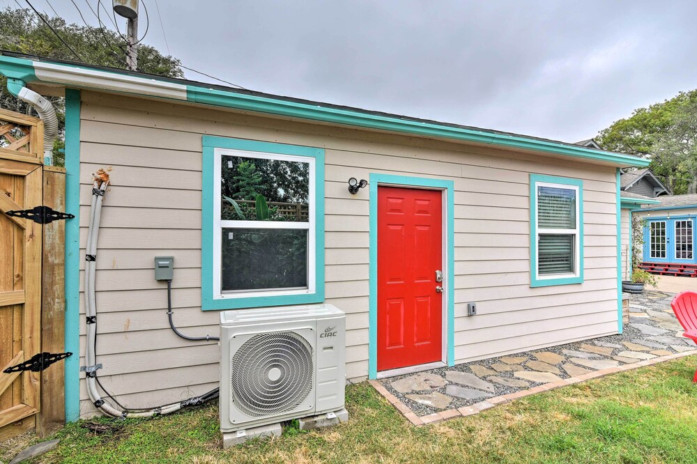 Galveston Group Getaway w/ Private Yard + Fire Pit