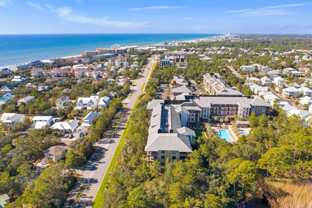 Salty Air & Blue Mountain Flair 3BR Condo w/ Pool, Balcony & Beach Access!