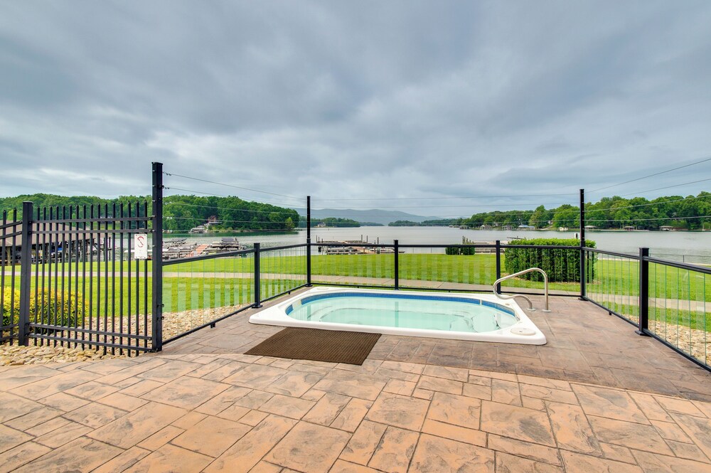 Community Pools & Beach: Smith Mountain Lake Condo