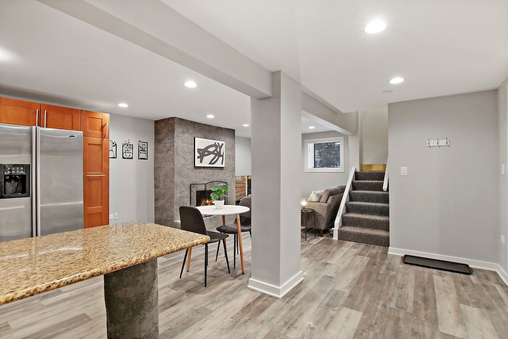 Perfectly Designed 1BR - Barry GA