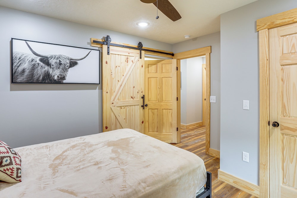Relax on the River: Modern Mountain View Escape!
