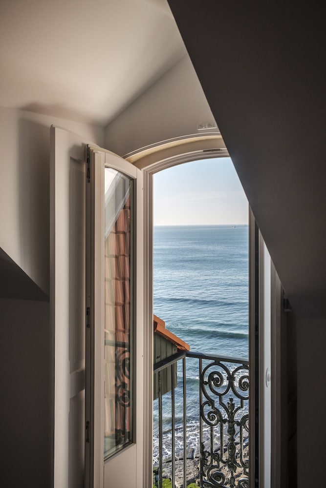 Seaview Castle by Cadenzalux