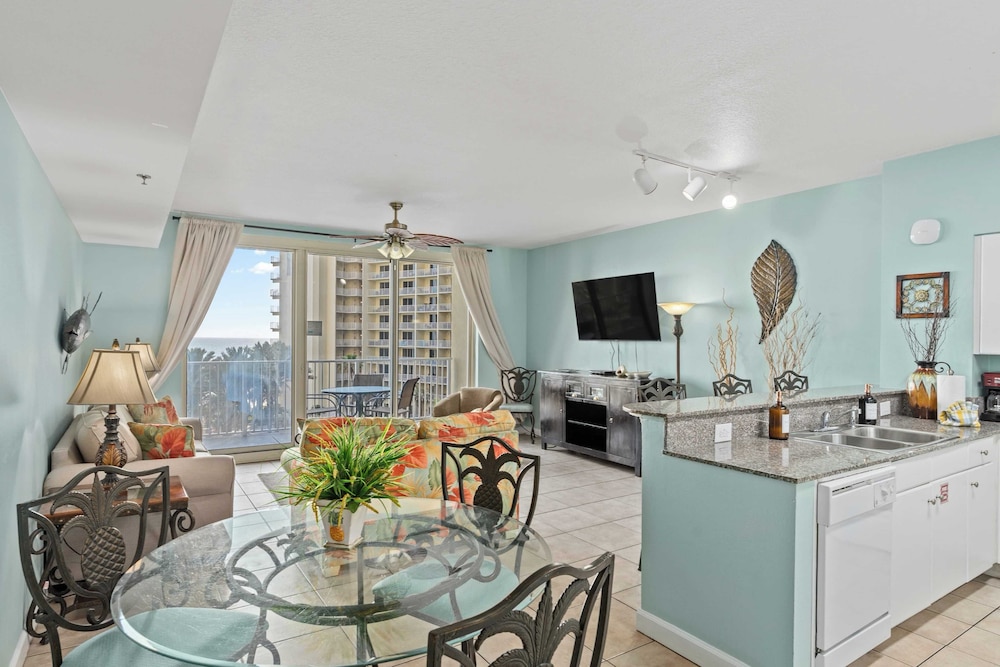 Relax at Panama City Beach Balcony, Parking, Walk to Dining