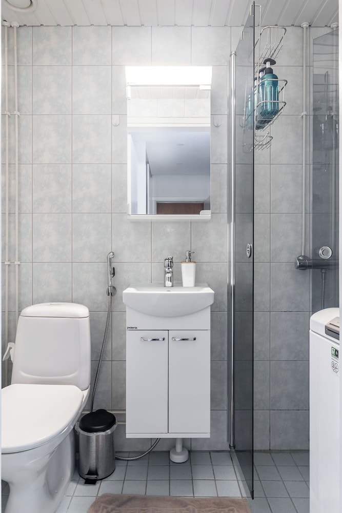 Central 1BR Apartment with Free Parking