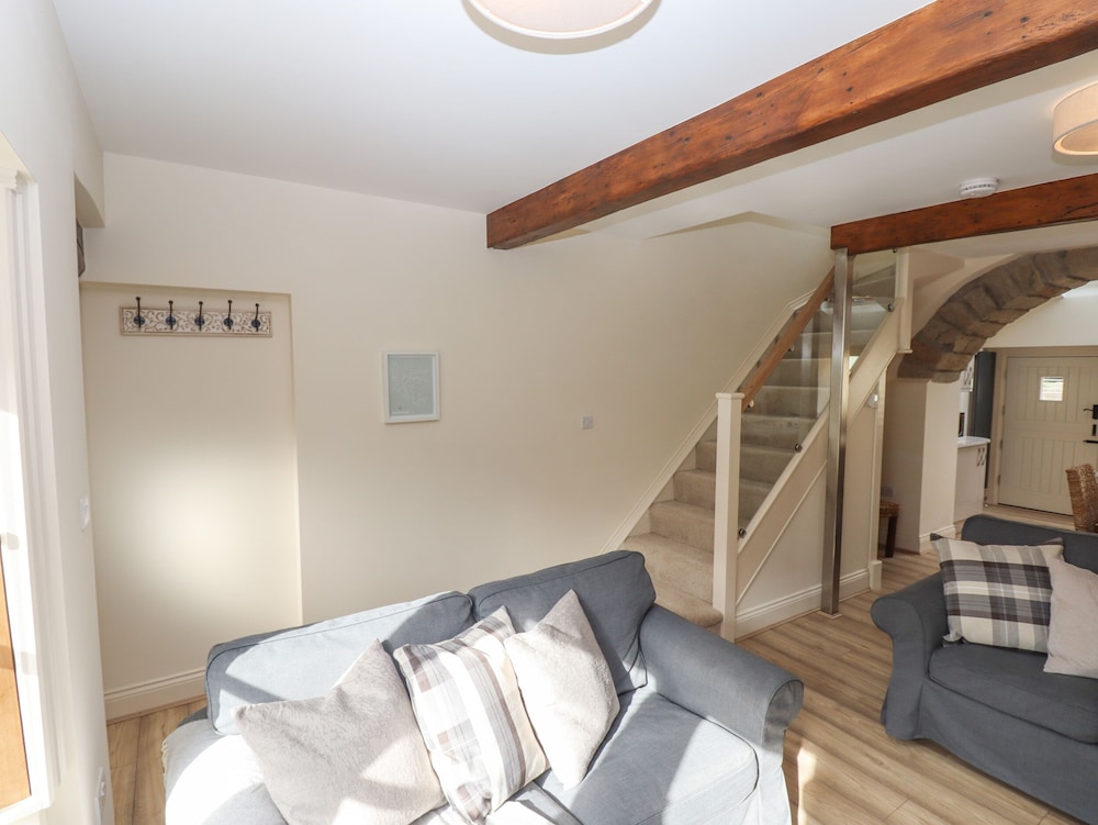1 Grosvenor Farm Cottages