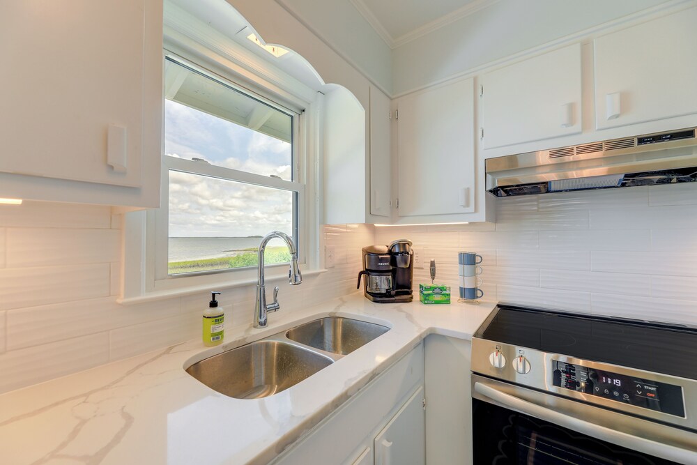 Waterfront Vacation Rental Home on Newport River! view 5