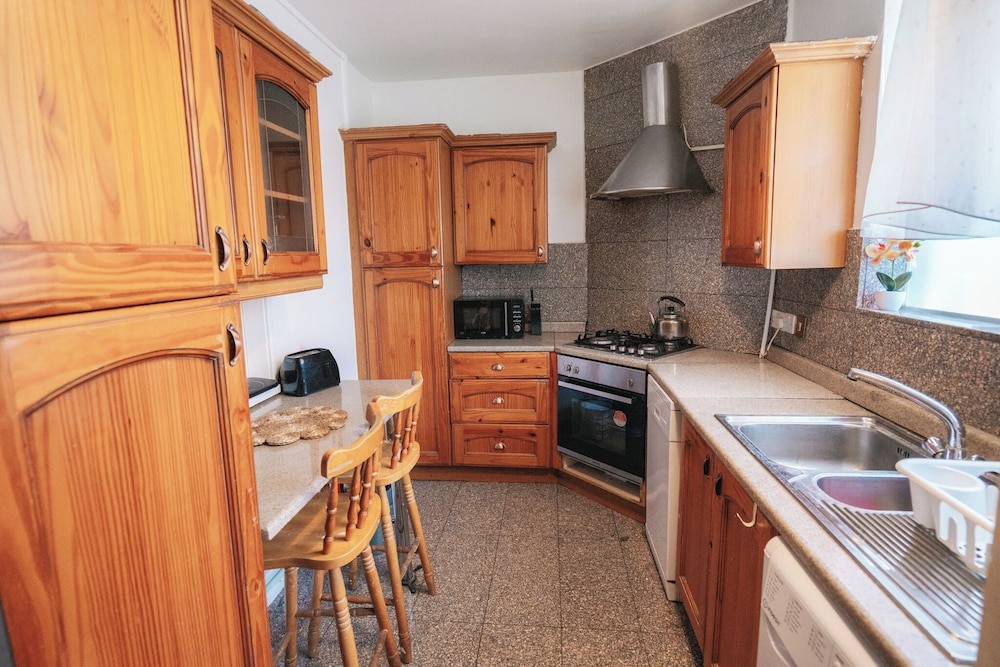 Stylish London Apartment in Hallfield Estate