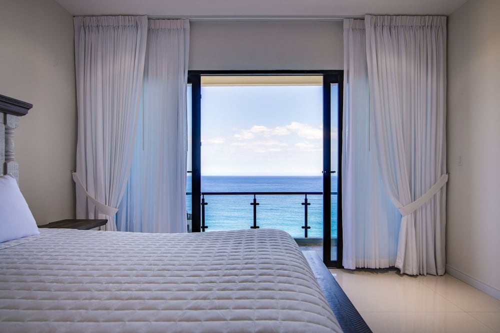Luxury Oceanfront Villa Fully Staffed Pool Jacuzzi Movie Theatre