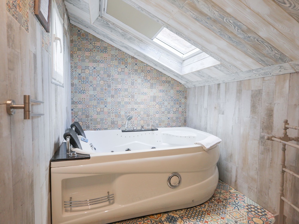 Akla Hotel Suites Santillana