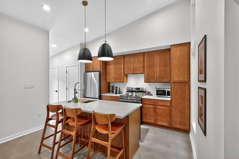 500 House - Unit A 1 Bedroom Townhouse