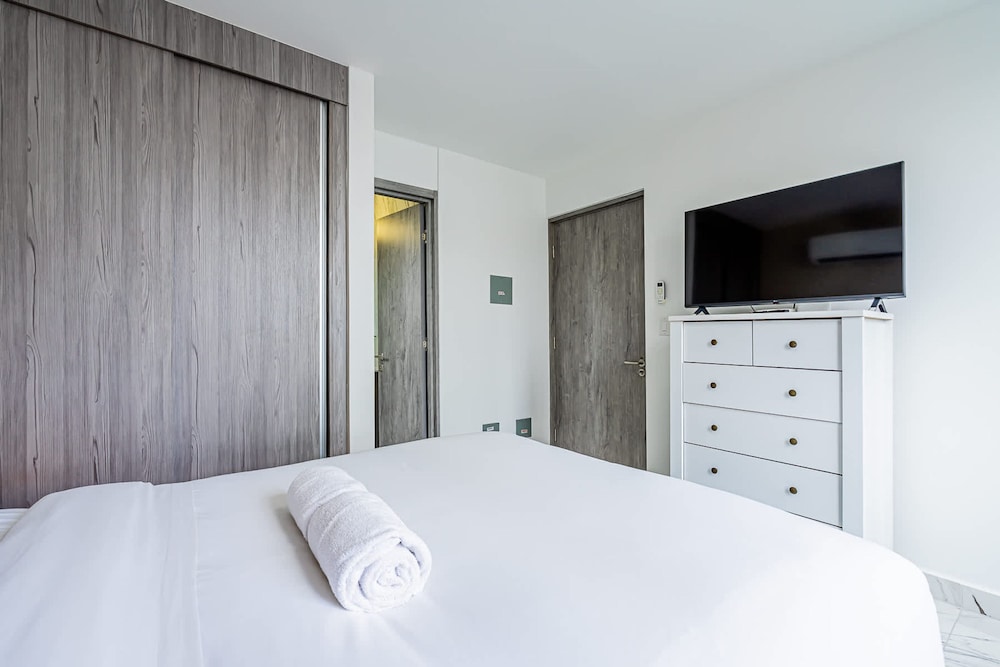 w Sophisticated 1BR w High-rise View in Calle 50