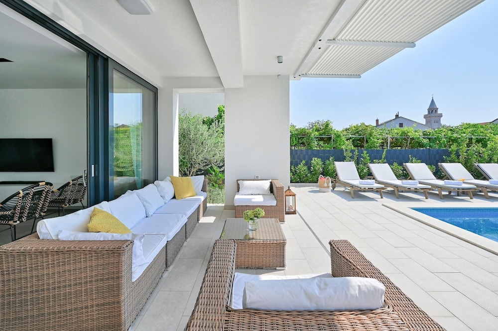 5-bedroom Villa Near Split With Pool