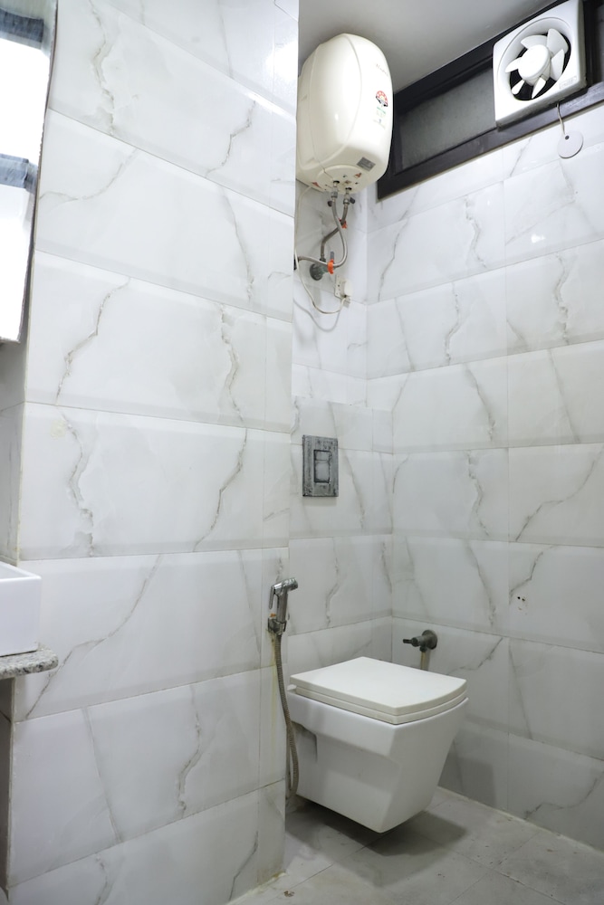 Mauryan Elite Hotel Lajpat Nager