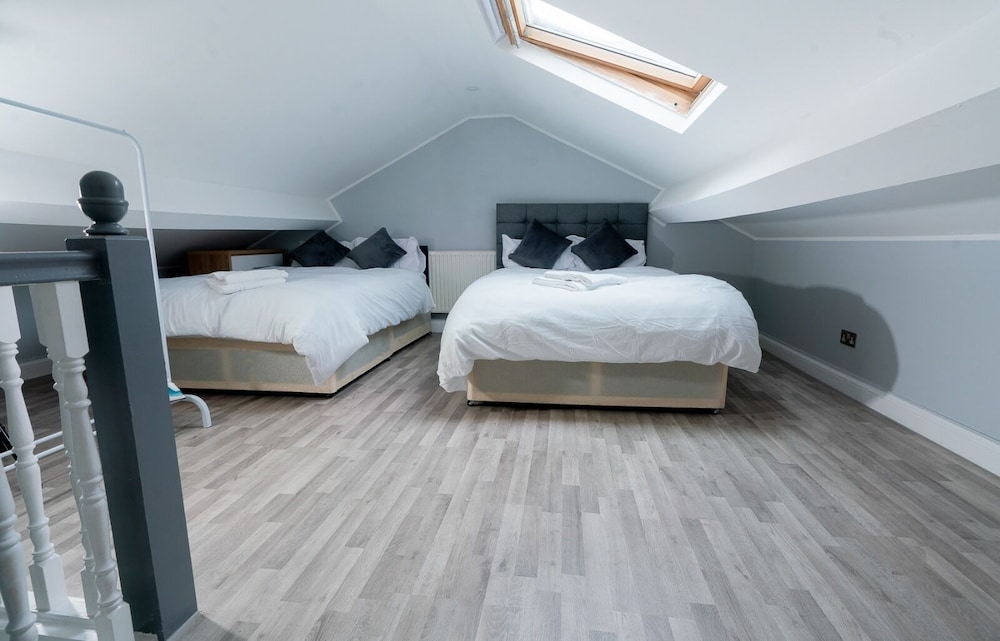 City Centre Modern 4 Person Apartment