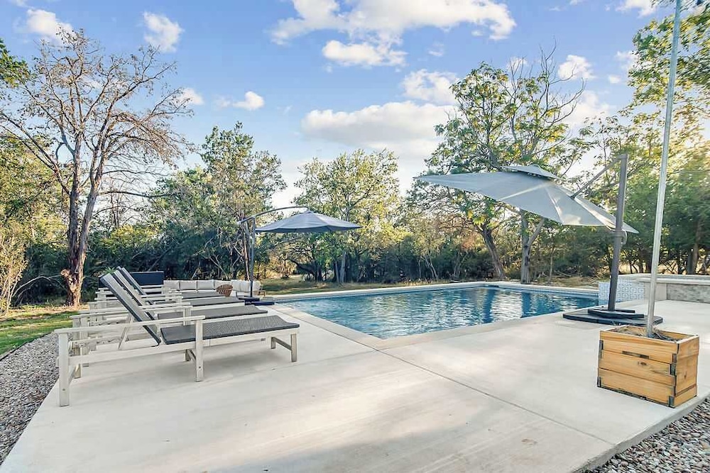 Luxe Poolside Retreat W/sauna-minutes From Downtown!