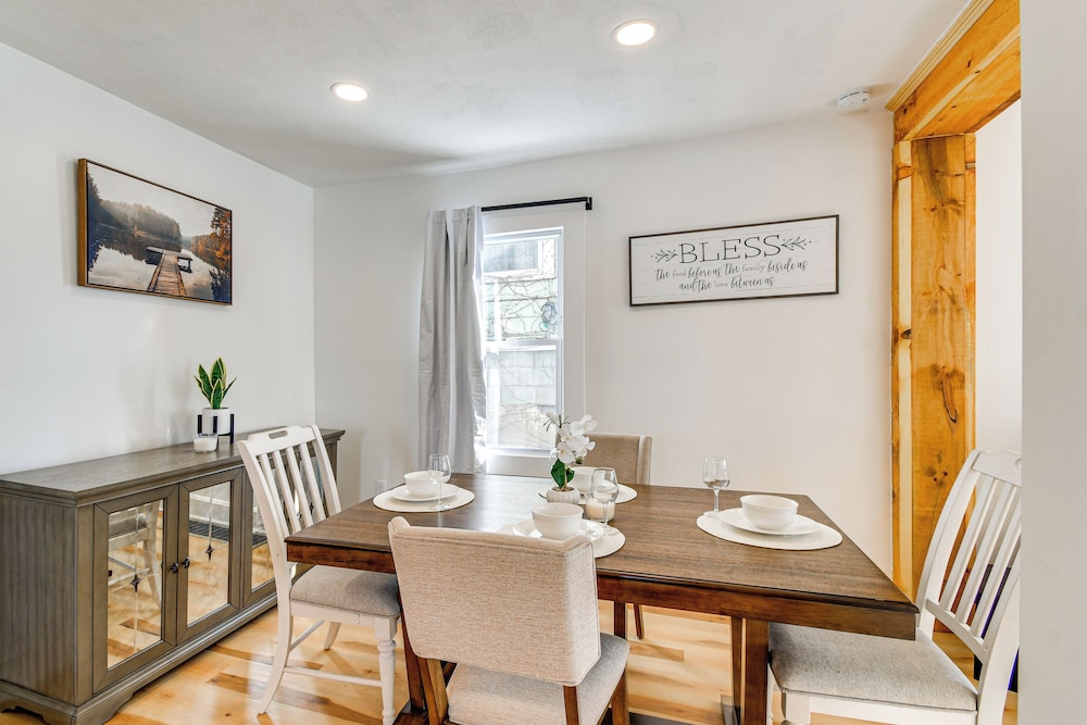 Marina Views, Walk to Dining: Oswego River Escape!