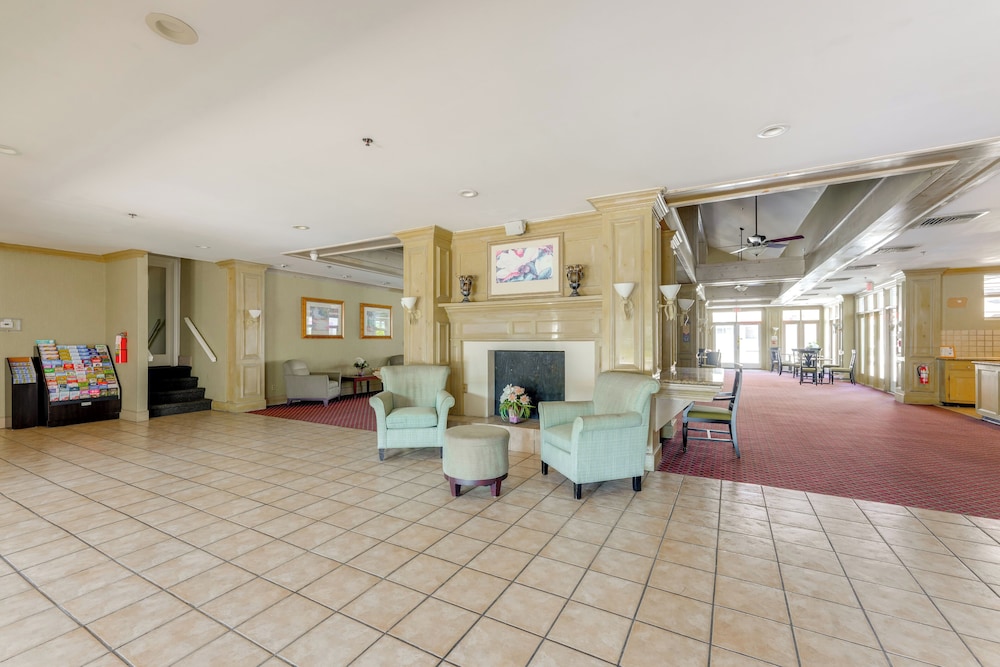 2 Mi to Disney & Old Town: Resort Condo w/ Perks