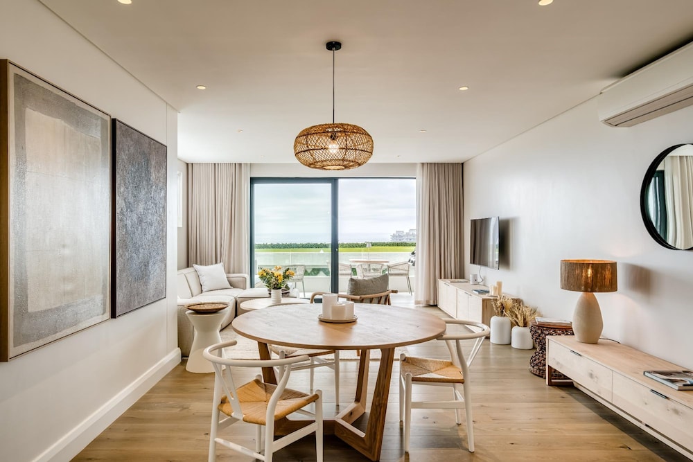 Ocean View 1bed Apartment in Sea Point Marlo Cove