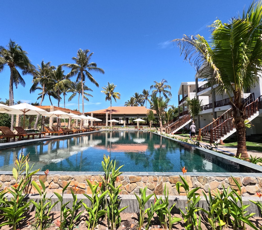 Charm Hon Rom Villas Resort