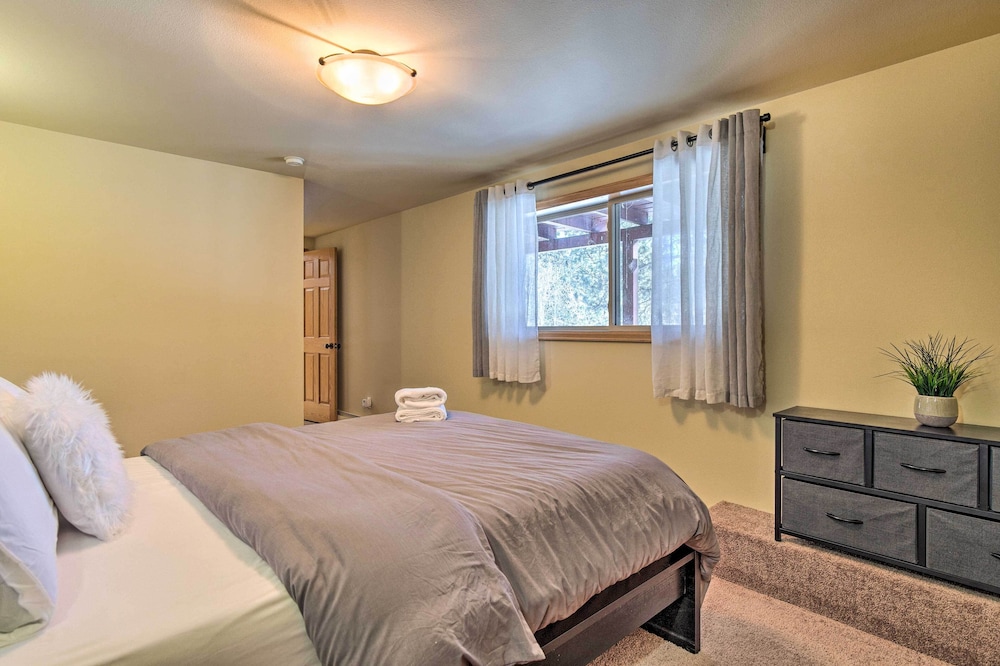 Cozy Mountain Escape: Pet-friendly Bailey Cabin view 3